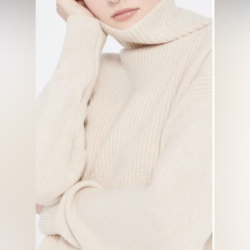 Alice + Olivia Daphney Turtleneck Tunic Sweater 
Oatmeal Size S - Picture 5 of 14